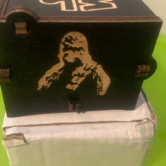 New Star Wars Hand-Carved Wooden Music Box - Picture 3 of 5
